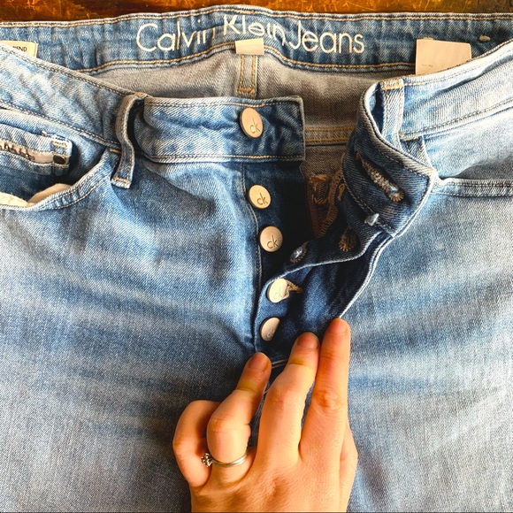 Calvin Klein slim boyfriend jeans sz 29 light wash whiskering button fly quality - Picture 6 of 11